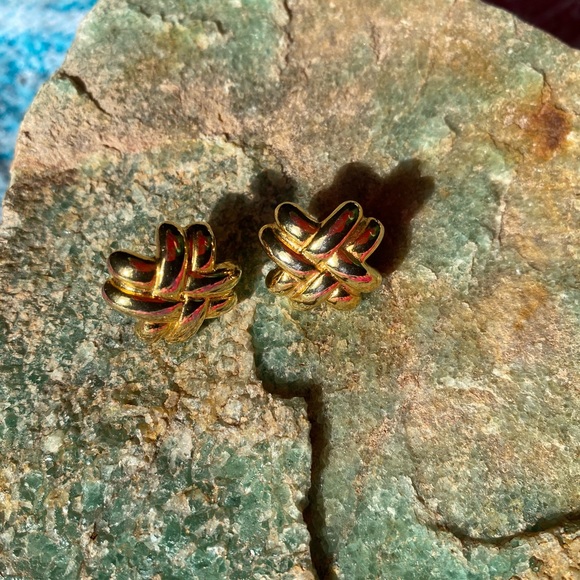 Vintage Gold Knot Earrings - Tiffany's inspired earring unique half-knot jewelry - Picture 4 of 4